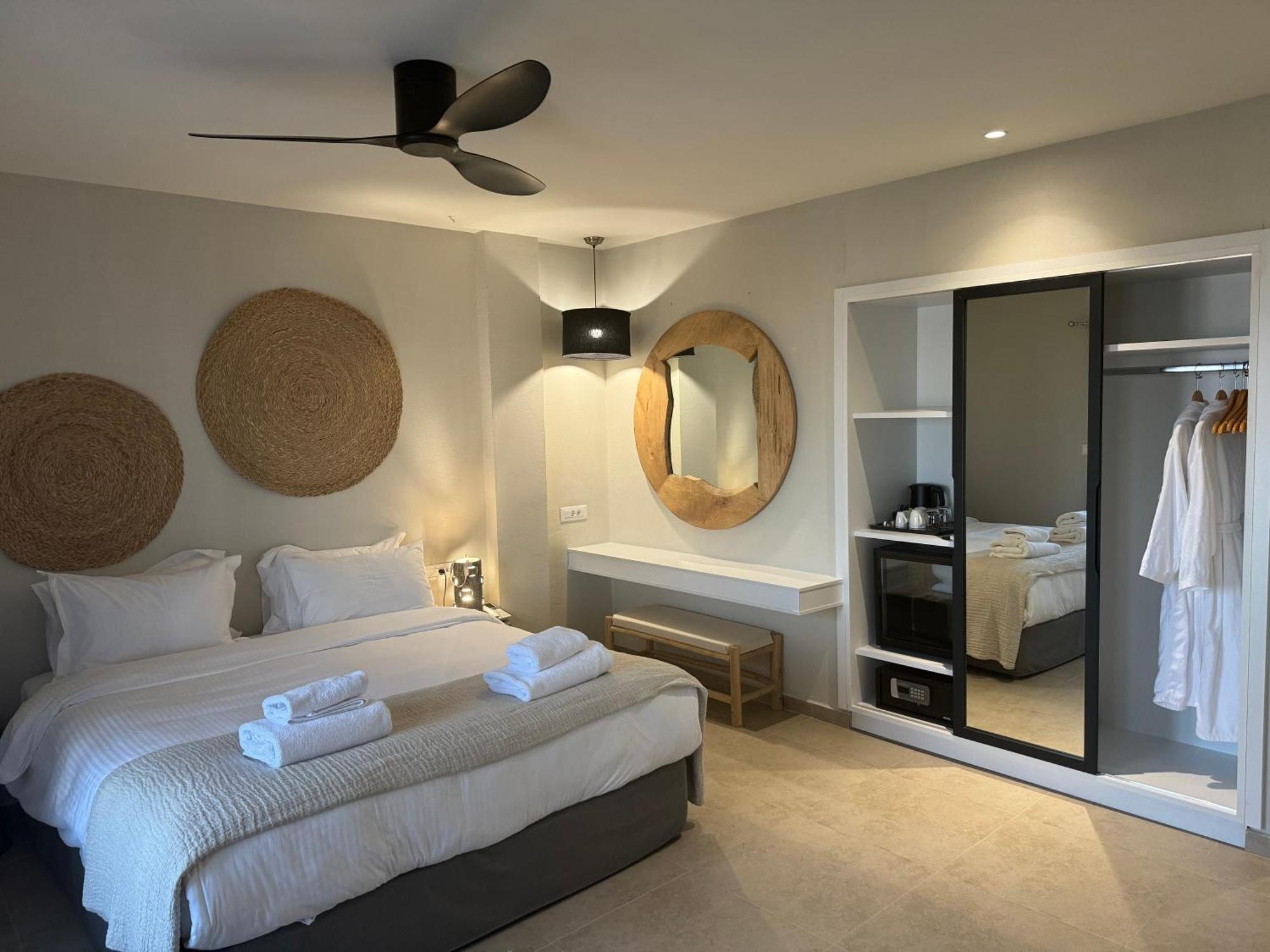 The Noverian Bios Santorini Boutique Hotel Fira  Chambre photo